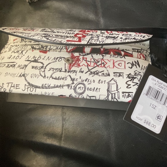 DKNY Wallet - Picture 6 of 6